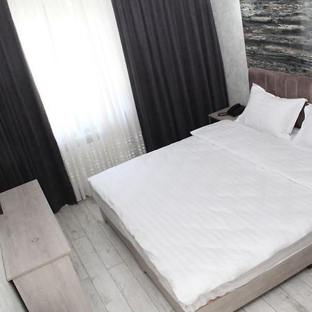Artist Regenci Hotel Ташкент Екстериор снимка