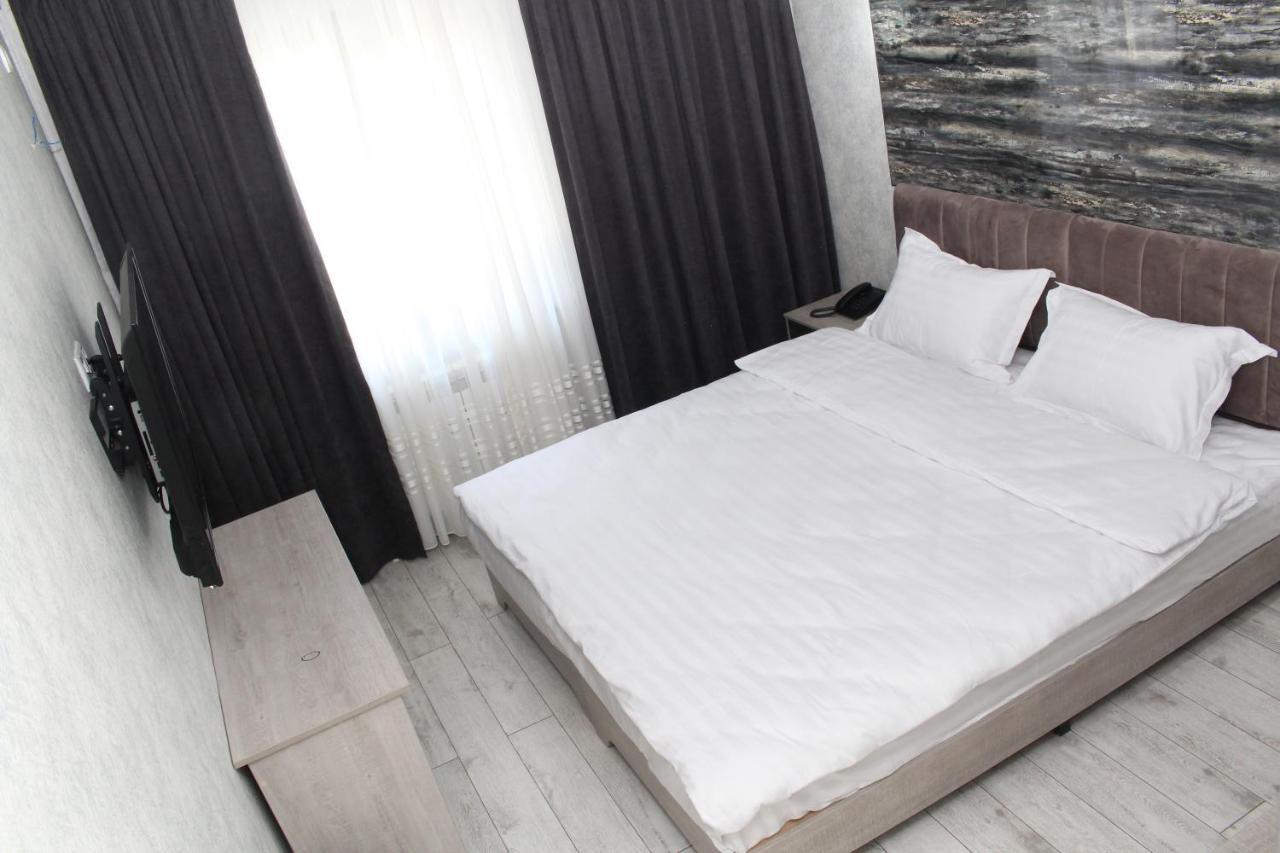 Artist Regenci Hotel Ташкент Екстериор снимка