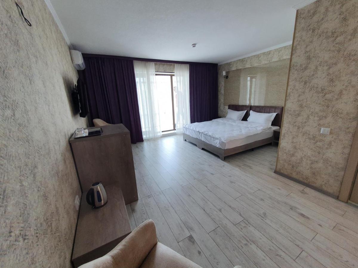 Artist Regenci Hotel Ташкент Екстериор снимка