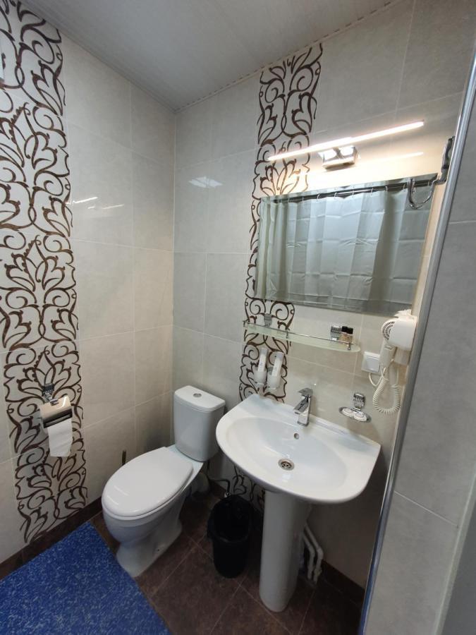 Artist Regenci Hotel Ташкент Екстериор снимка