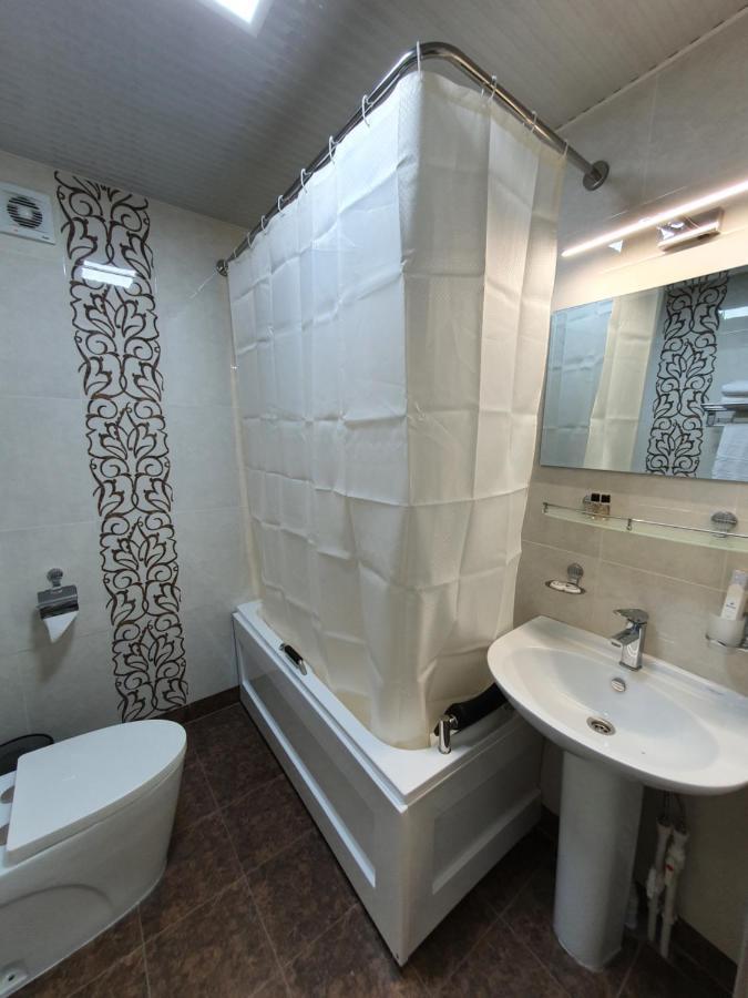 Artist Regenci Hotel Ташкент Екстериор снимка