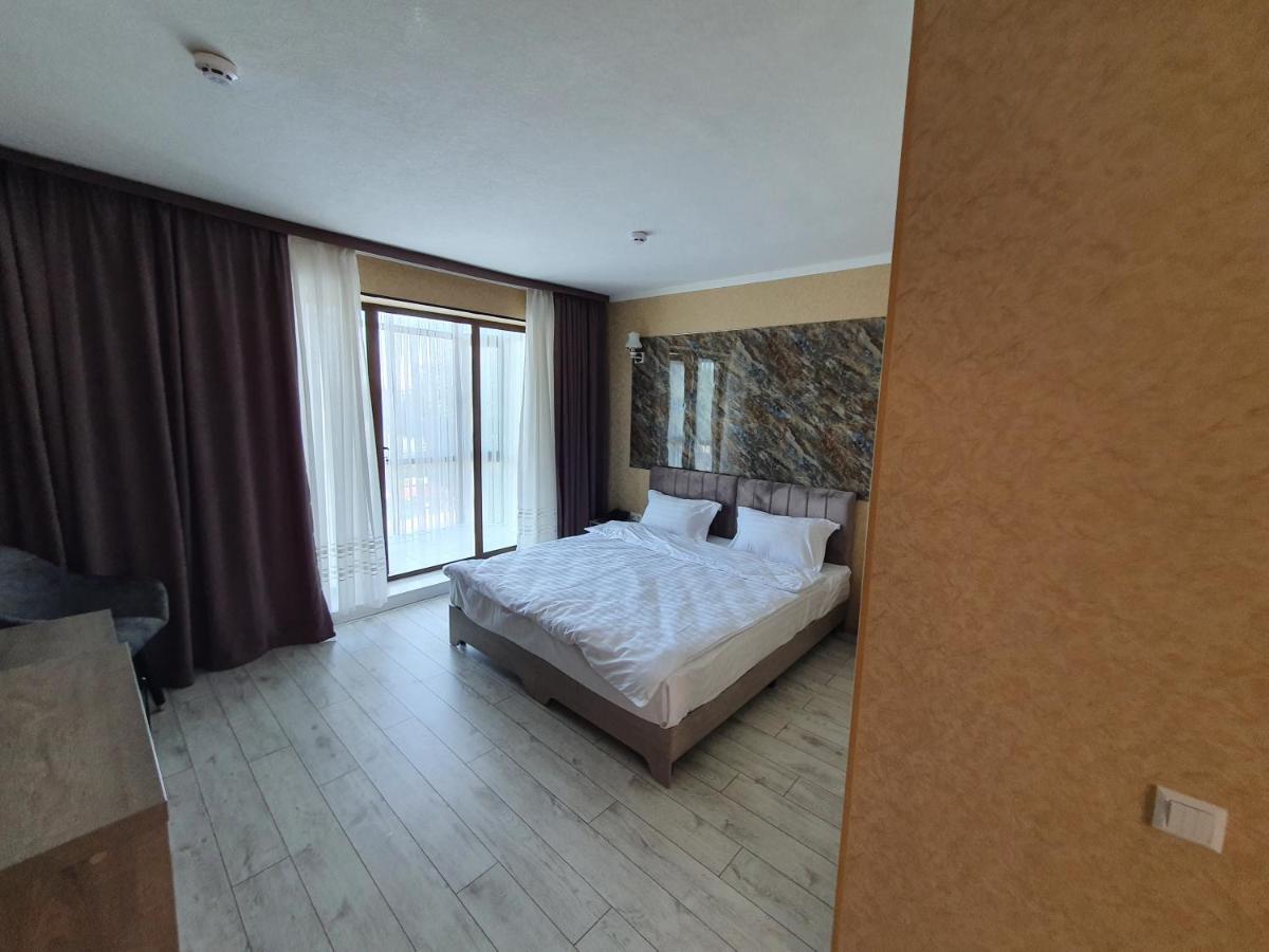 Artist Regenci Hotel Ташкент Екстериор снимка