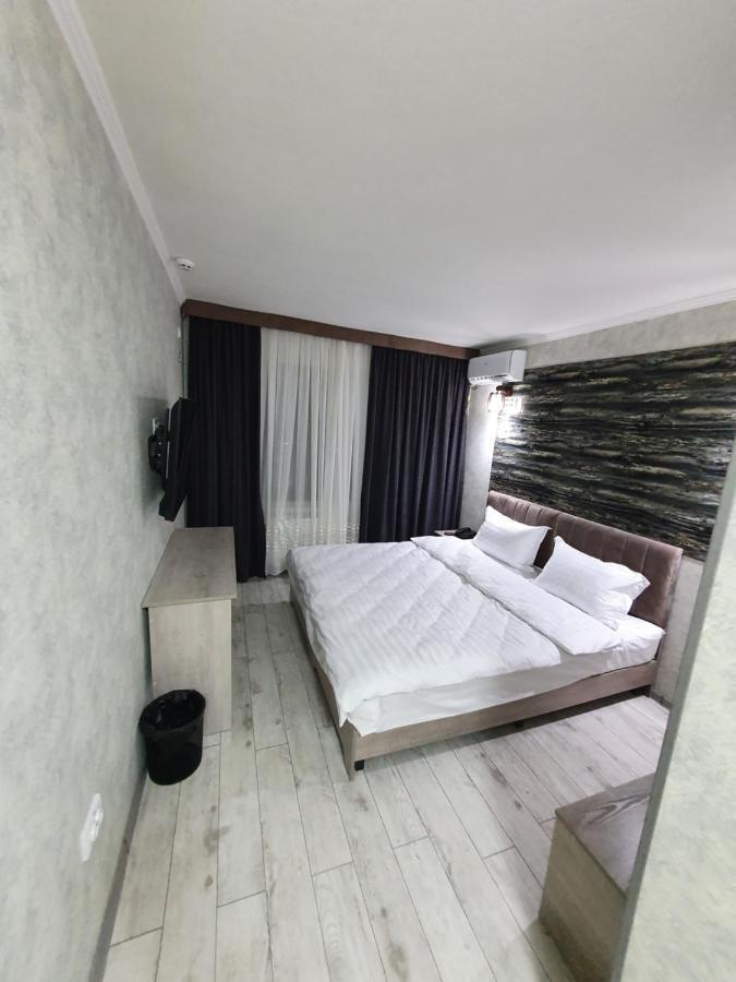 Artist Regenci Hotel Ташкент Екстериор снимка