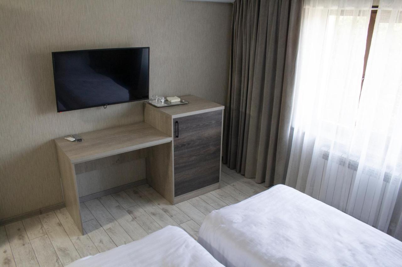 Artist Regenci Hotel Ташкент Екстериор снимка